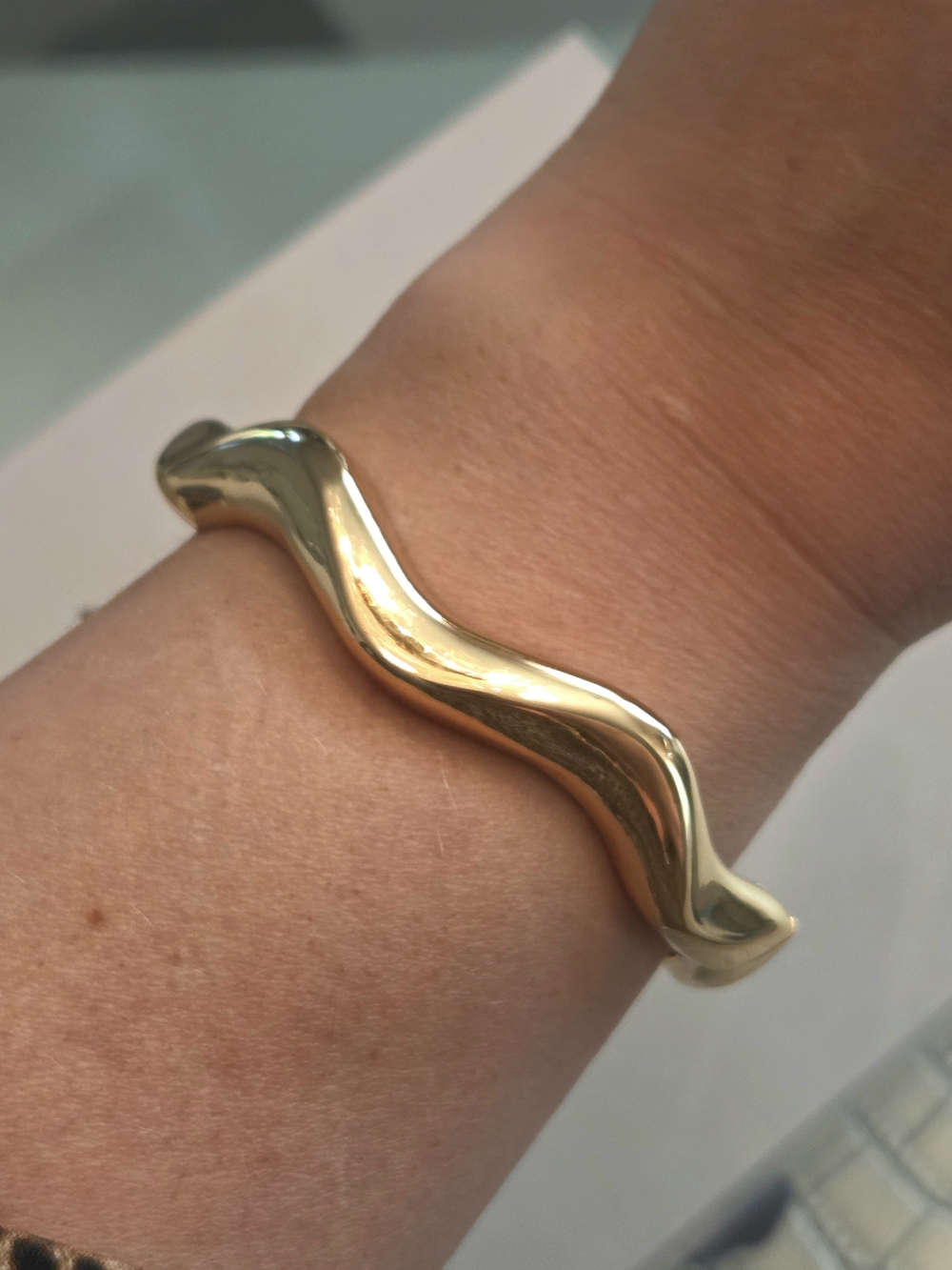 Fashion Charm Versatile Style Bracelet – Elegant Wave Design